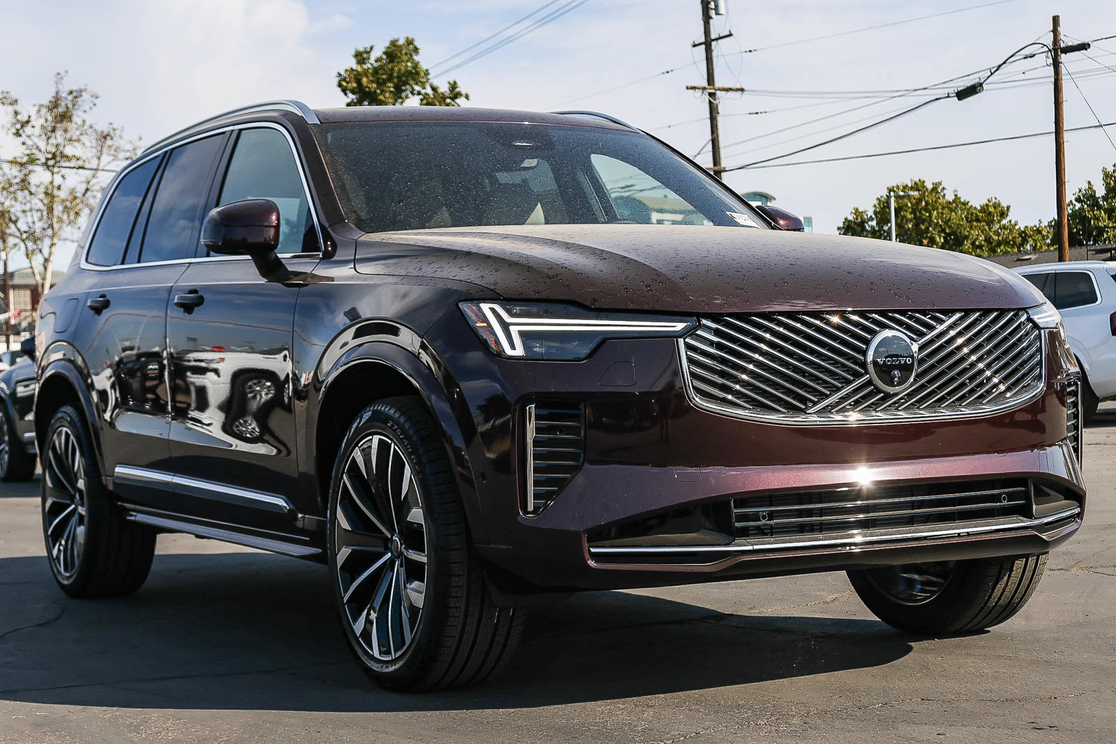 New 2026 Volvo XC90 B5 Plus w/ Protection Package Premier AWD/4WD image 2