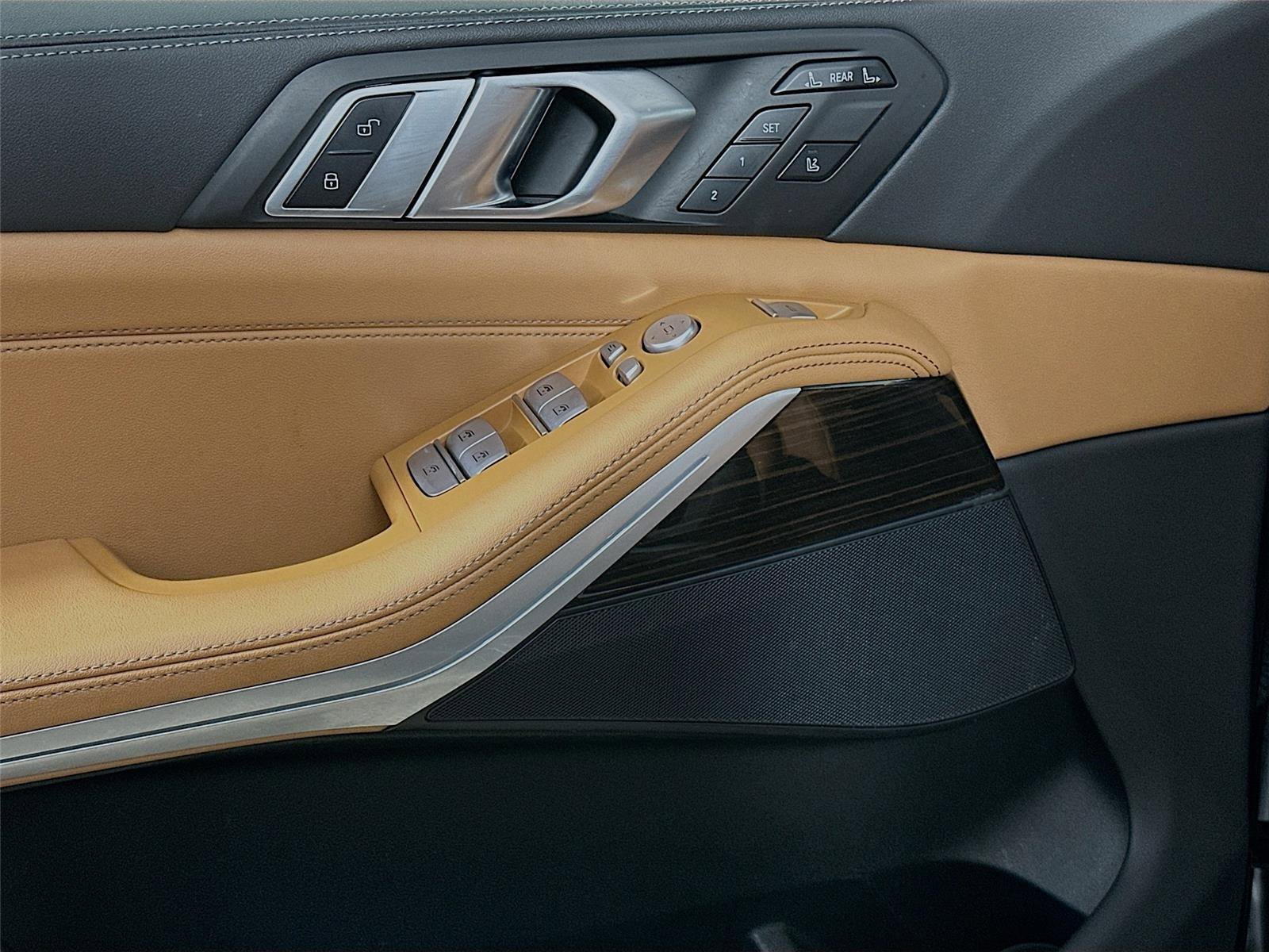 Used 2023 BMW X7 xDrive40i w/ M Sport Package image 18