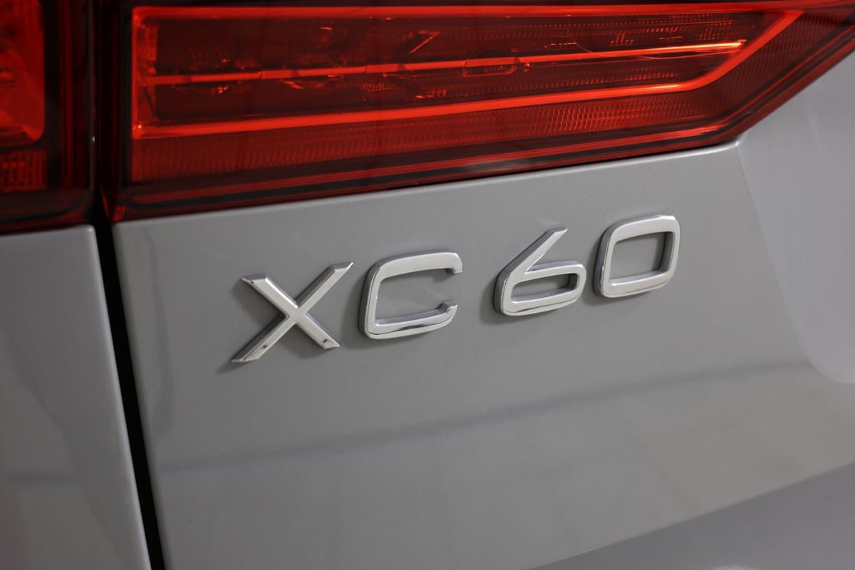 Used 2025 Volvo XC60 B5 Plus AWD/4WD image 16