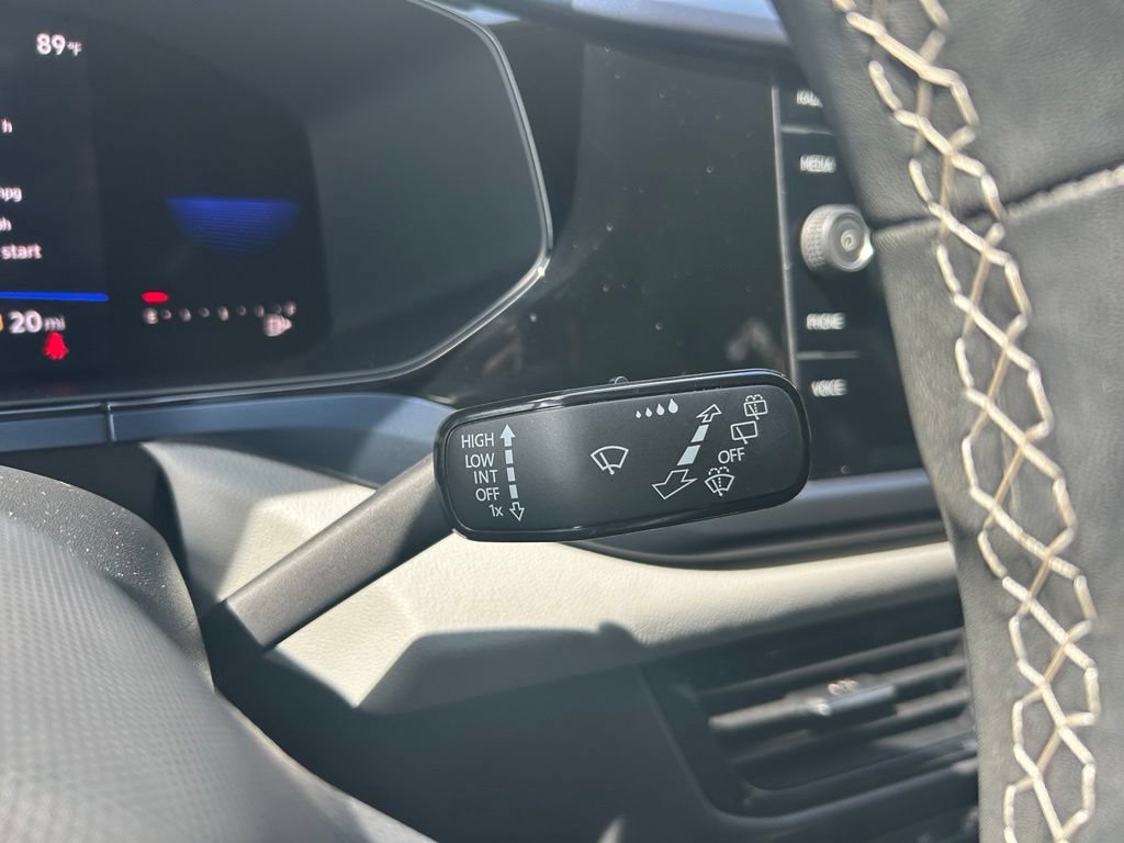 Certified 2022 Volkswagen Taos SE FWD image 24