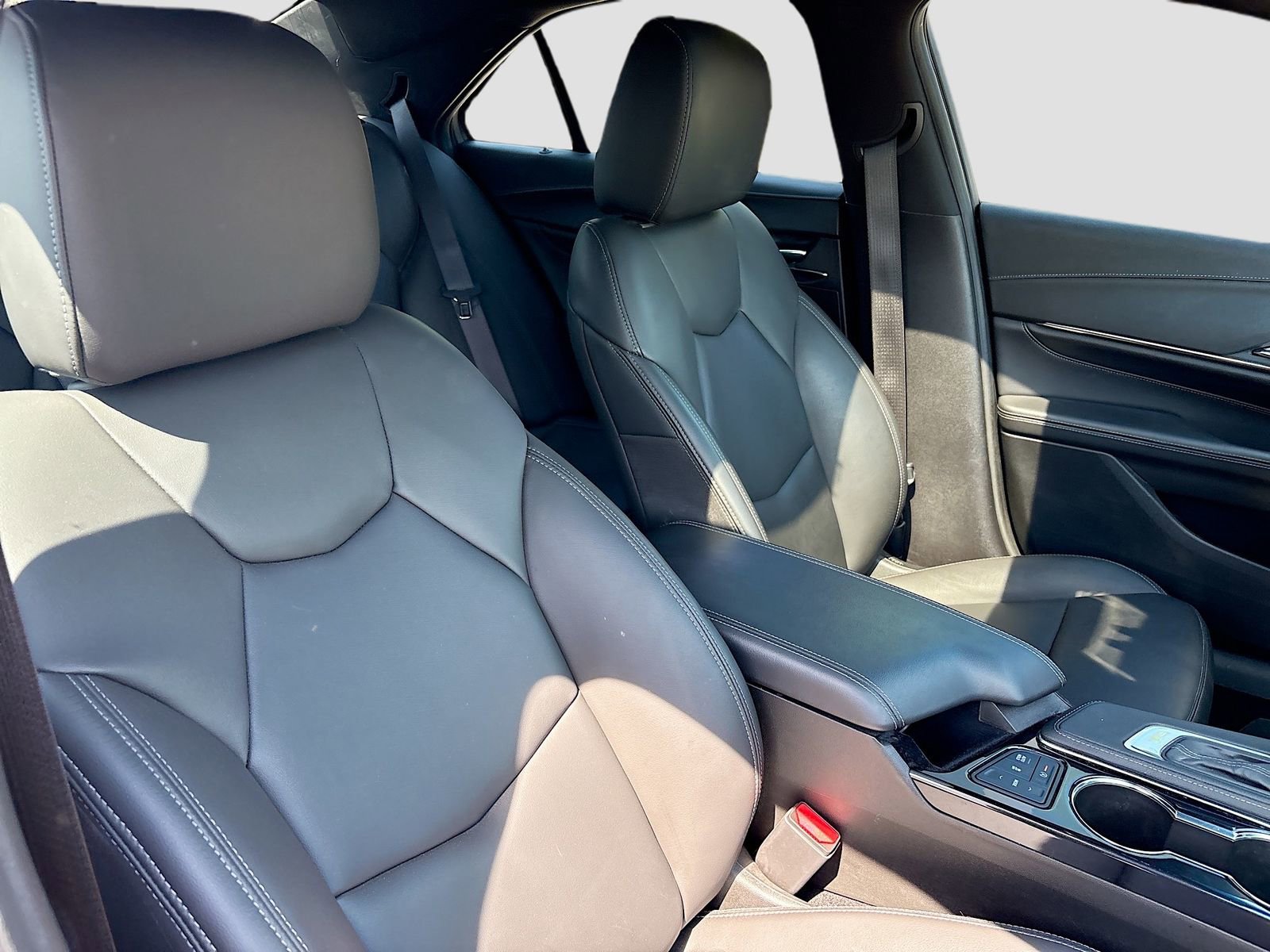 Used 2025 Cadillac CT4 Luxury image 30