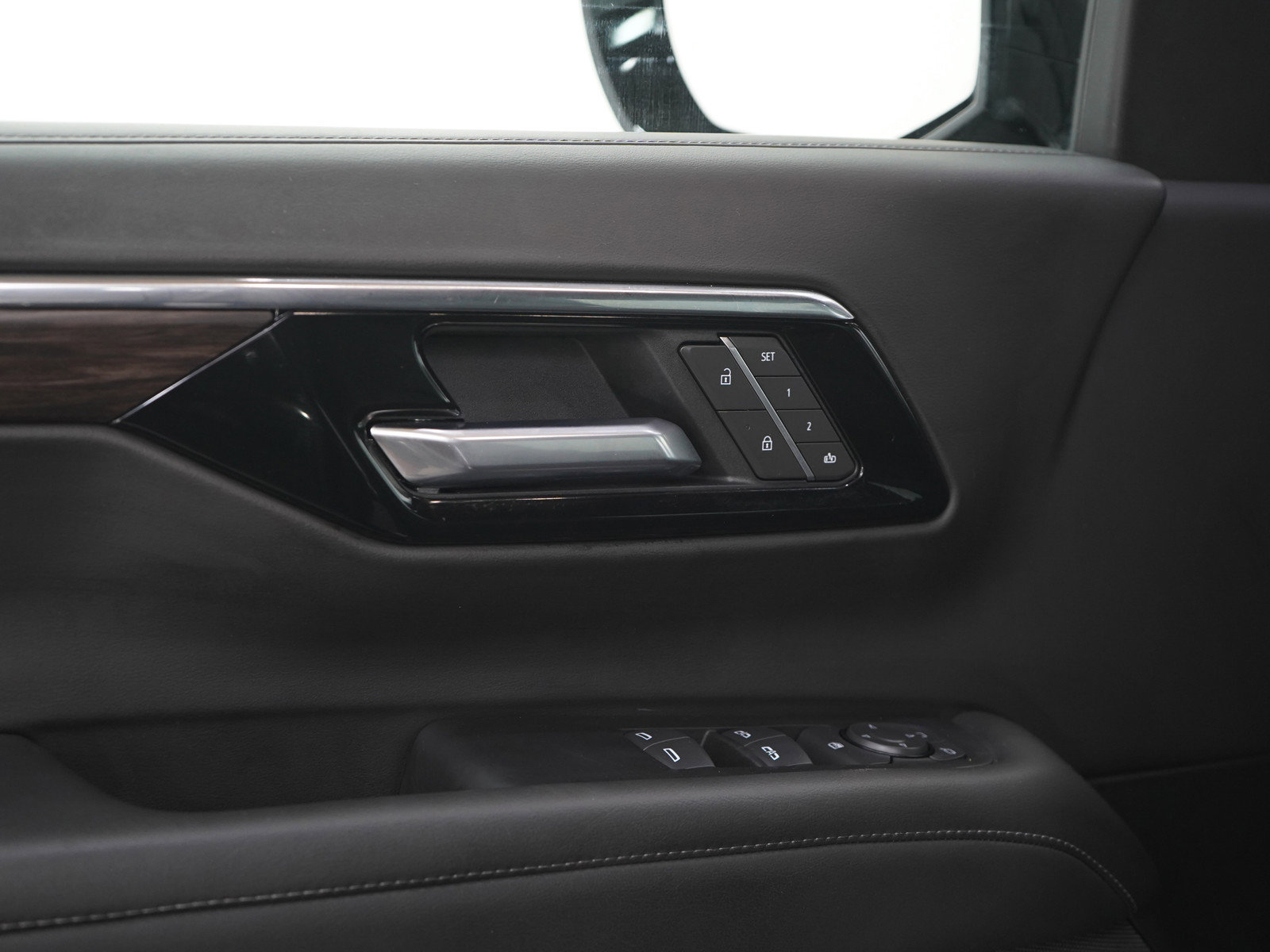 Used 2025 Chevrolet Tahoe LT AWD/4WD image 22