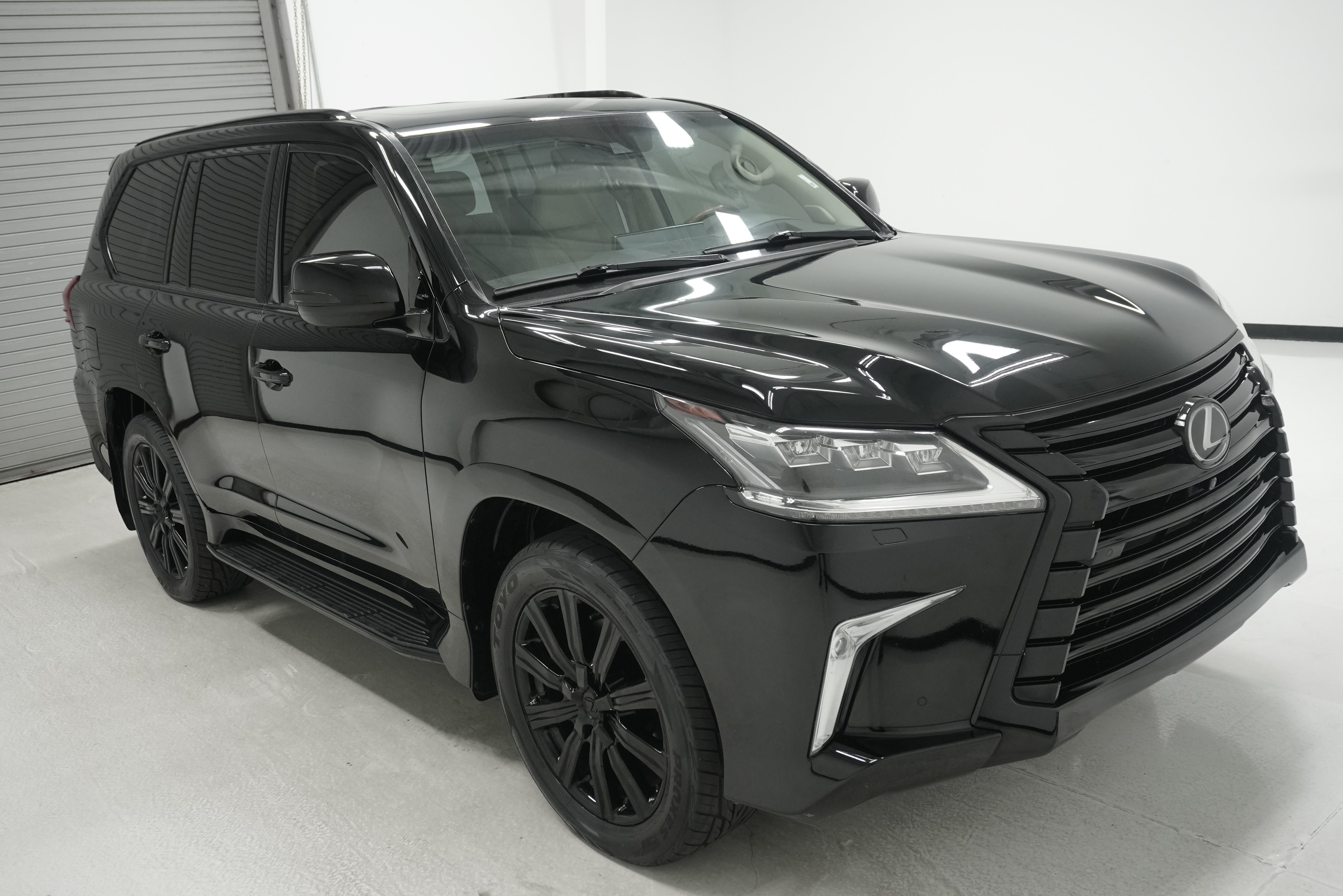 Used 2018 Lexus LX 570 4WD w/ Luxury Package image 3
