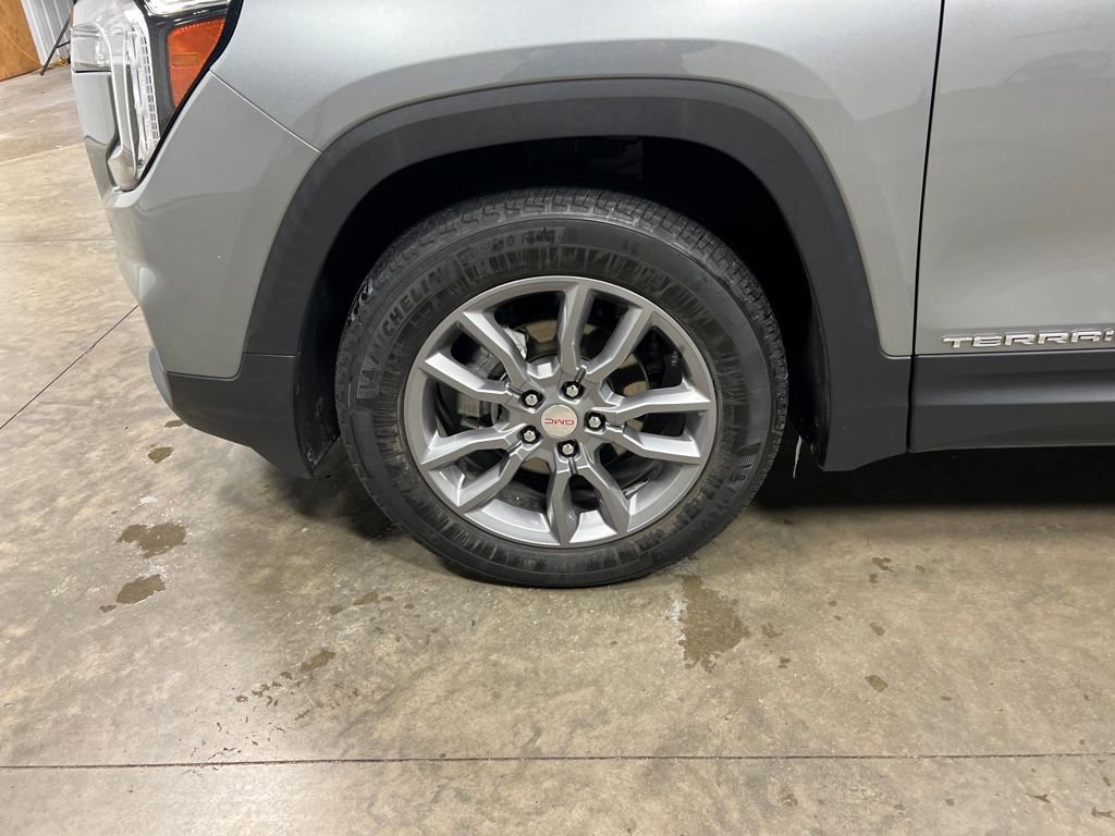 Certified 2024 GMC Terrain SLT image 10