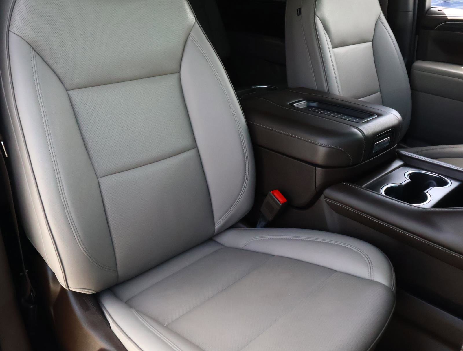 Used 2023 GMC Yukon SLT w/ SLT Luxury Package RWD image 18