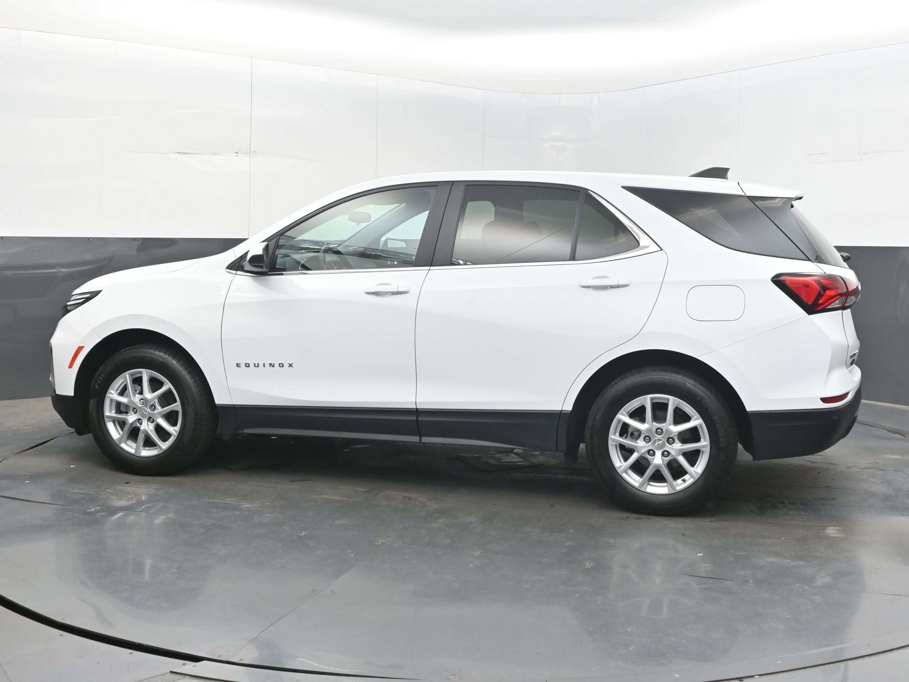Used 2024 Chevrolet Equinox LT AWD/4WD image 7