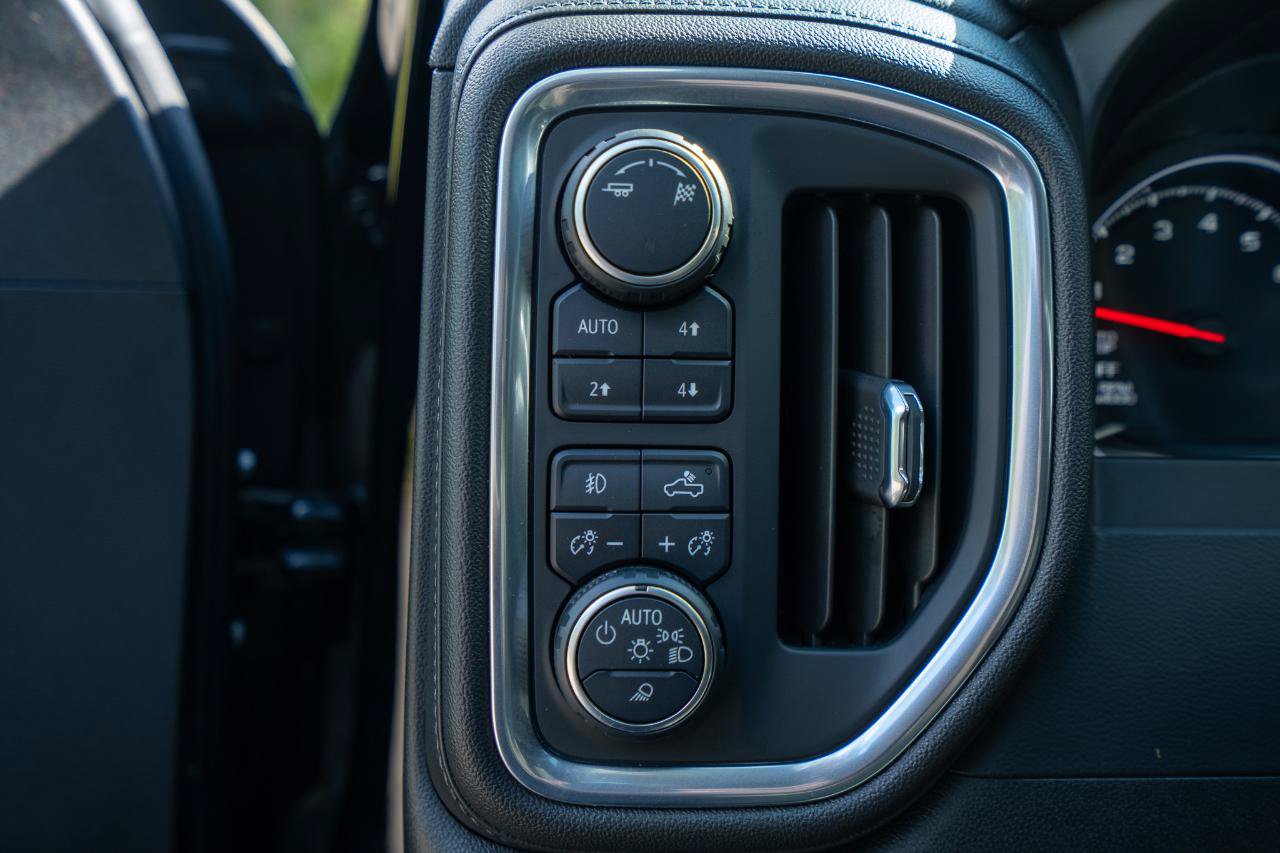 Used 2019 Chevrolet Silverado 1500 LTZ w/ LTZ Plus Package AWD/4WD image 19