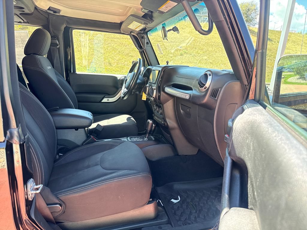 Used 2017 Jeep Wrangler Sahara AWD/4WD image 23