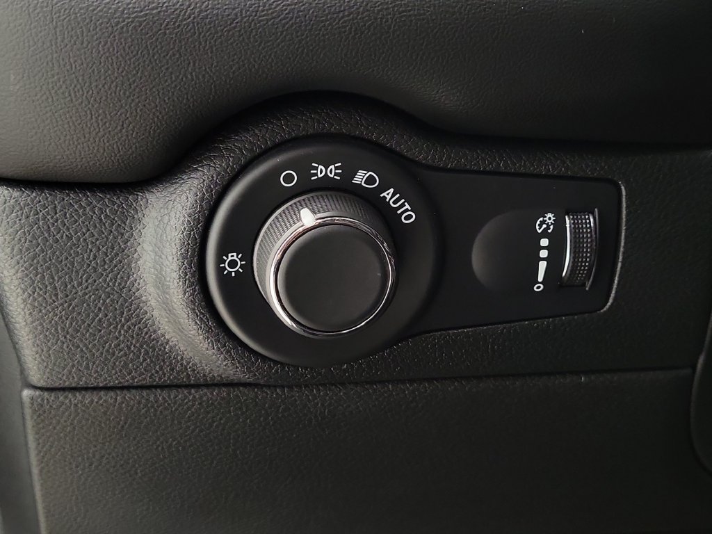 Used 2024 Dodge Durango GT RWD image 12