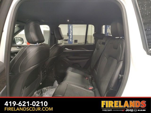 New 2026 Jeep Grand Cherokee Laredo image 16