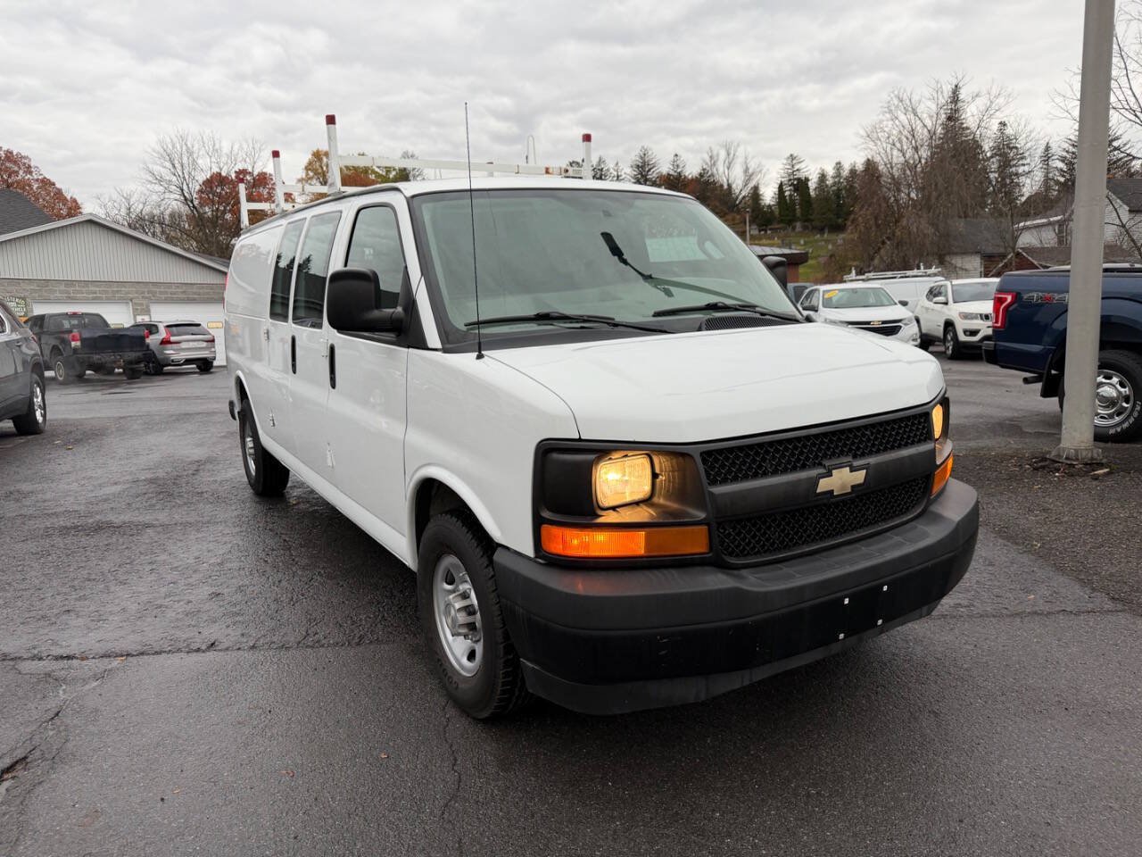 Used 2017 Chevrolet Express 2500 Extended RWD image 7
