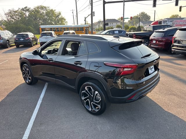 Used 2025 Chevrolet Trax RS w/ Driver Confidence Package FWD image 4