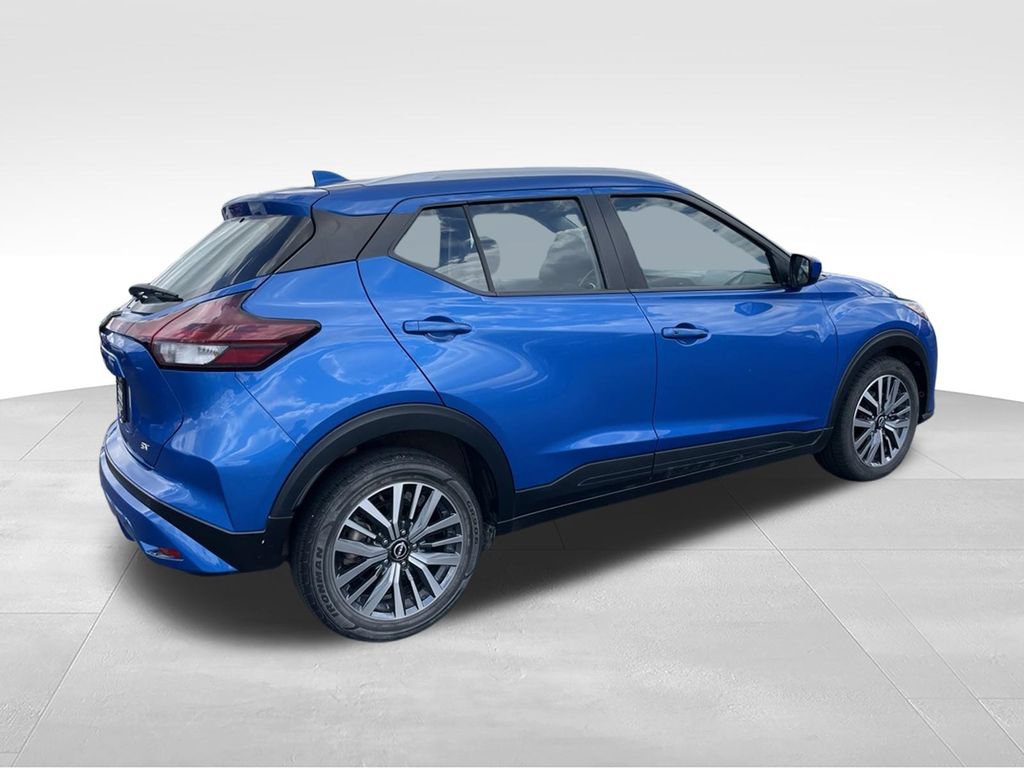 Used 2024 Nissan Kicks SV FWD image 3