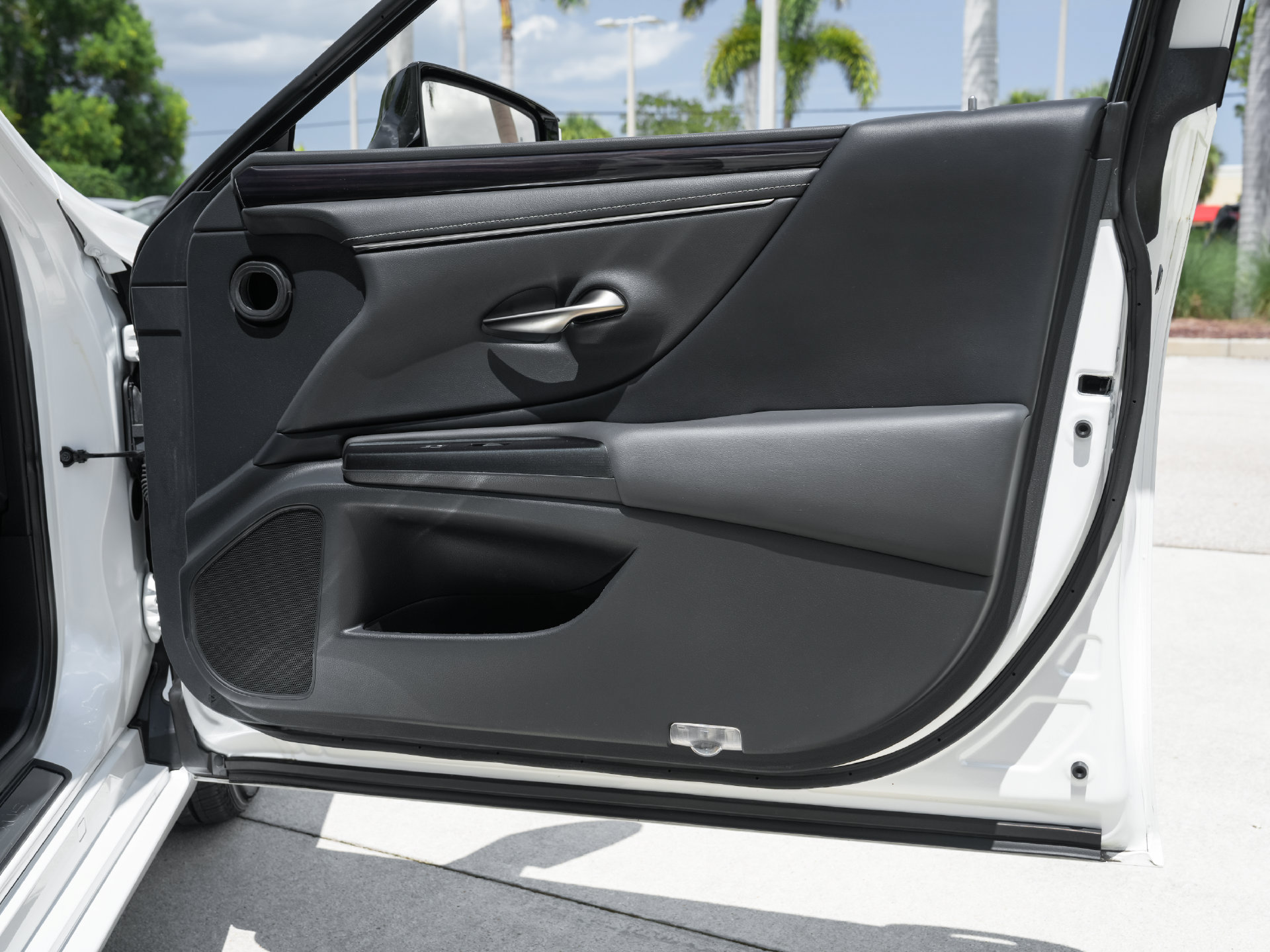 Used 2020 Lexus ES 300h w/ Premium Package FWD image 40