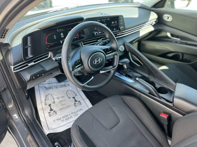 Used 2025 Hyundai Elantra SE image 11