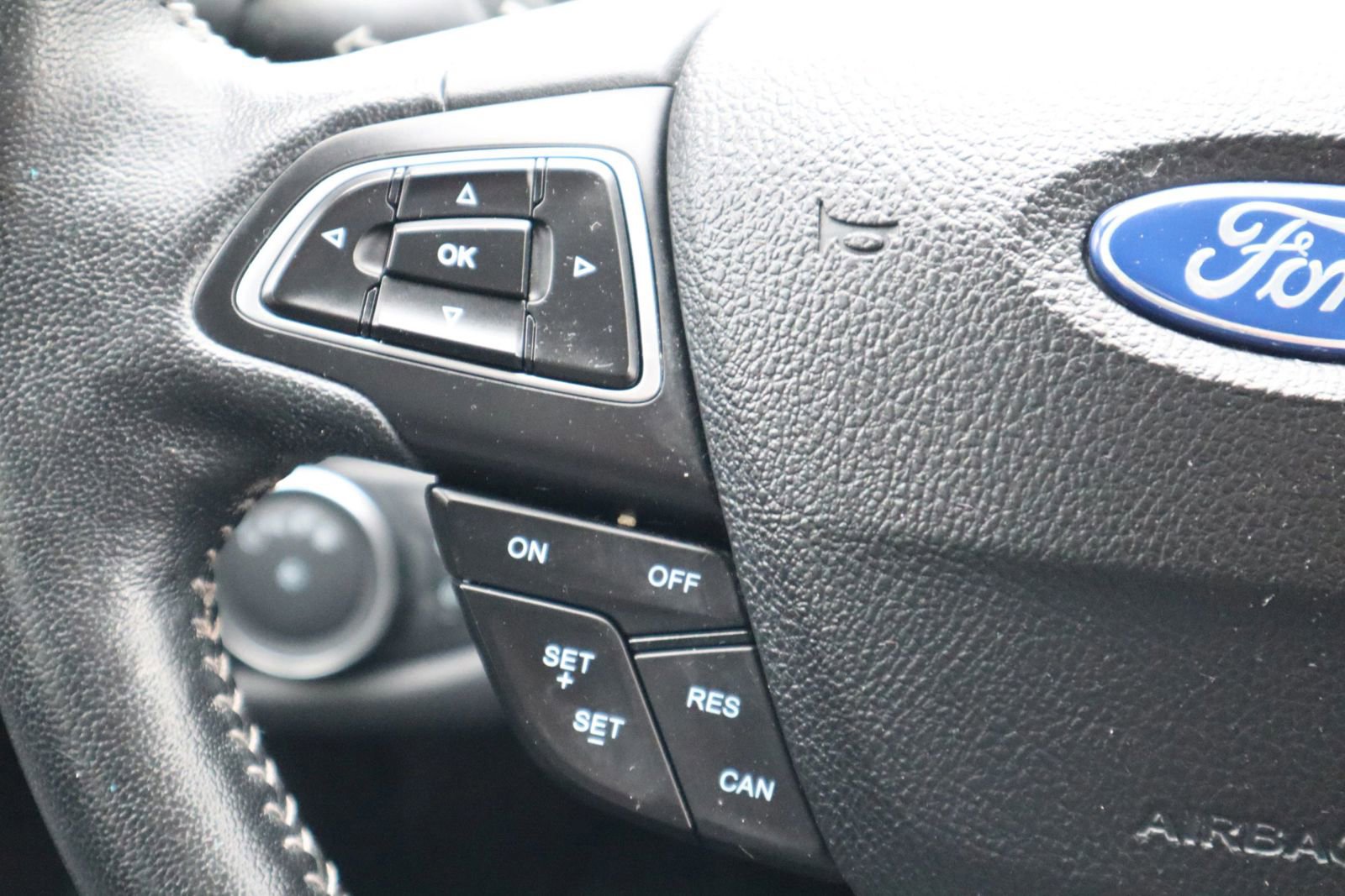 Used 2019 Ford Escape SE FWD image 27
