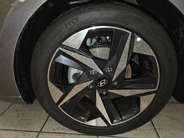 Used 2023 Hyundai Elantra Limited w/ Cargo Package FWD image 10