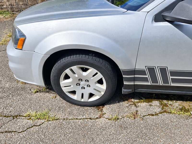Used 2011 Dodge Avenger Express FWD image 22