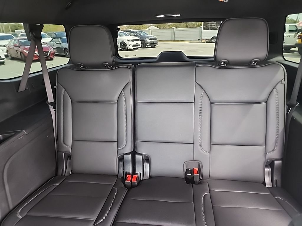Used 2025 GMC Yukon XL Denali image 12