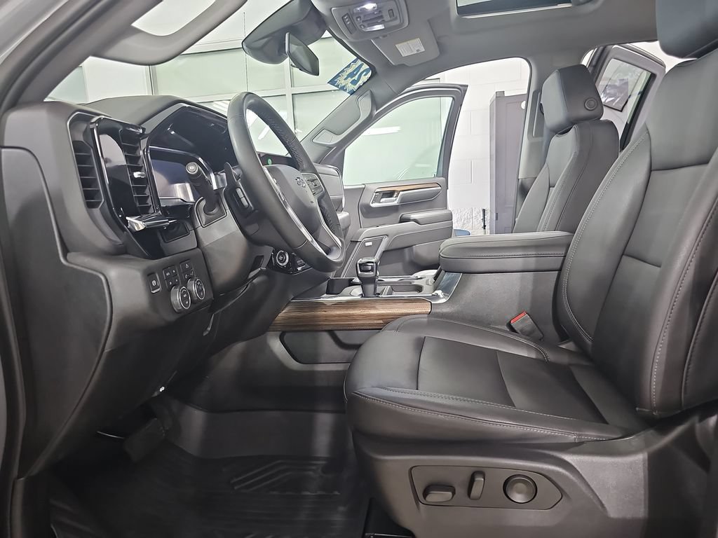 Certified 2024 Chevrolet Silverado 1500 RST AWD/4WD image 18