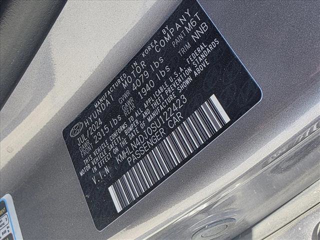 Used 2025 Hyundai Elantra Limited image 19