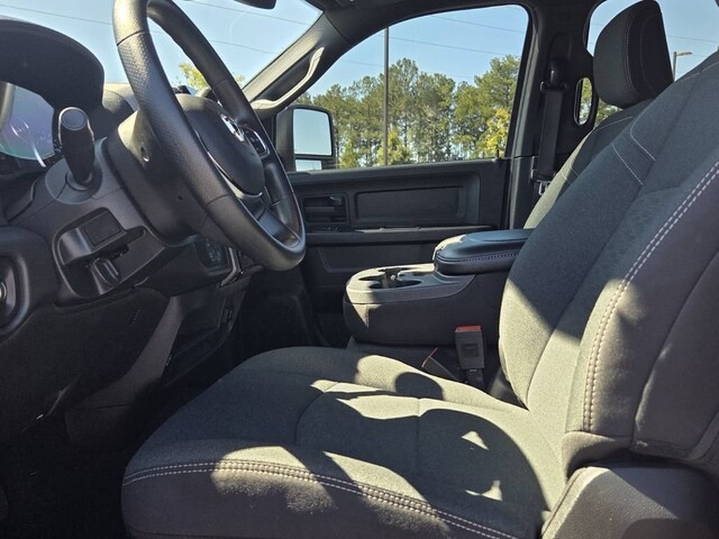 Used 2022 RAM 2500 Tradesman w/ Chrome Appearance Group AWD/4WD image 3