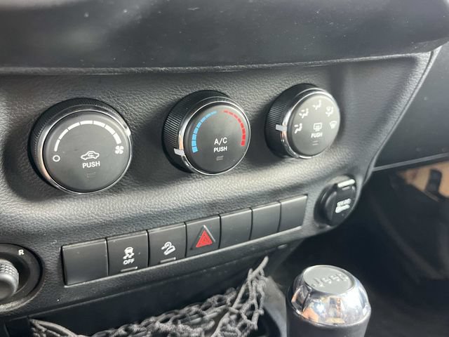Used 2014 Jeep Wrangler Unlimited Sport w/ Quick Order Package 24S AWD/4WD image 33