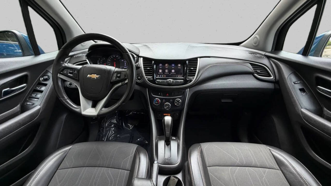 Used 2020 Chevrolet Trax LT w/ LT Convenience Package AWD/4WD image 14