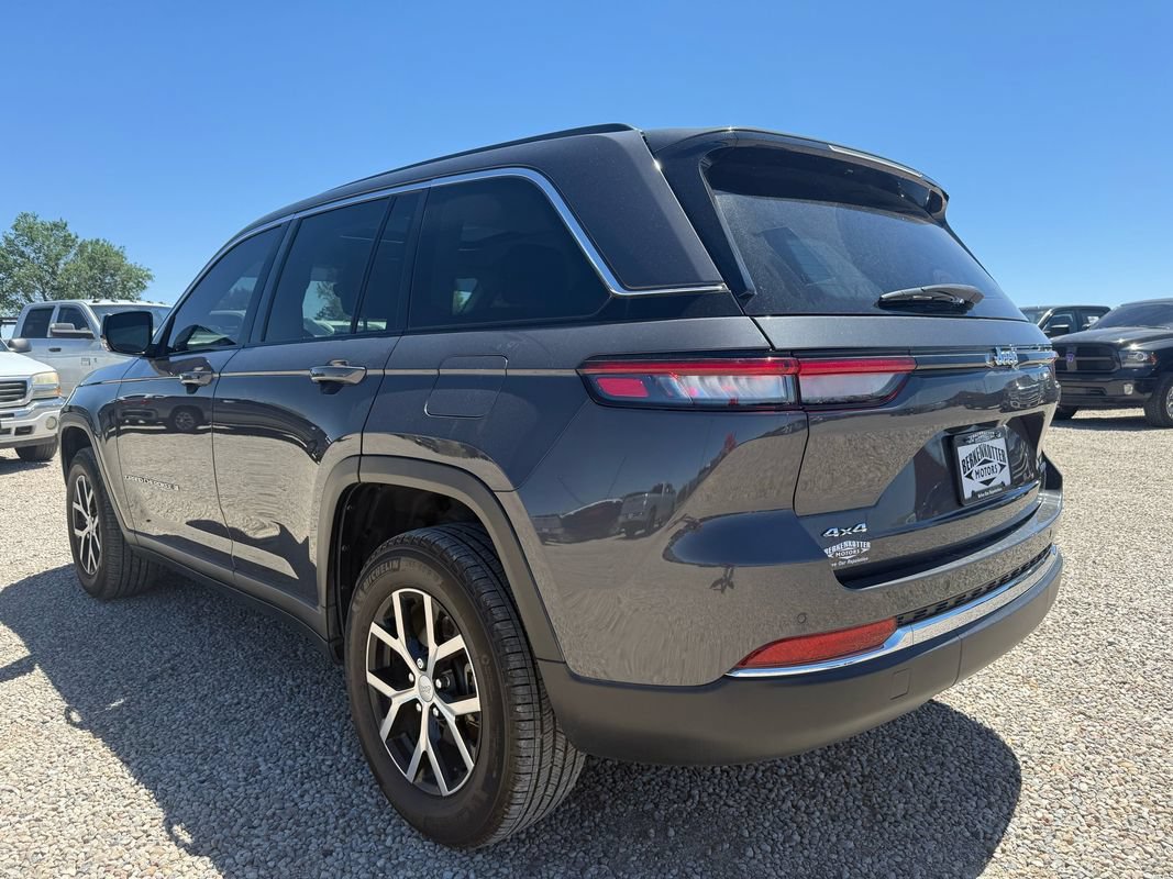 Used 2023 Jeep Grand Cherokee Limited w/ Trailer Tow Prep Group (B) AWD/4WD image 7