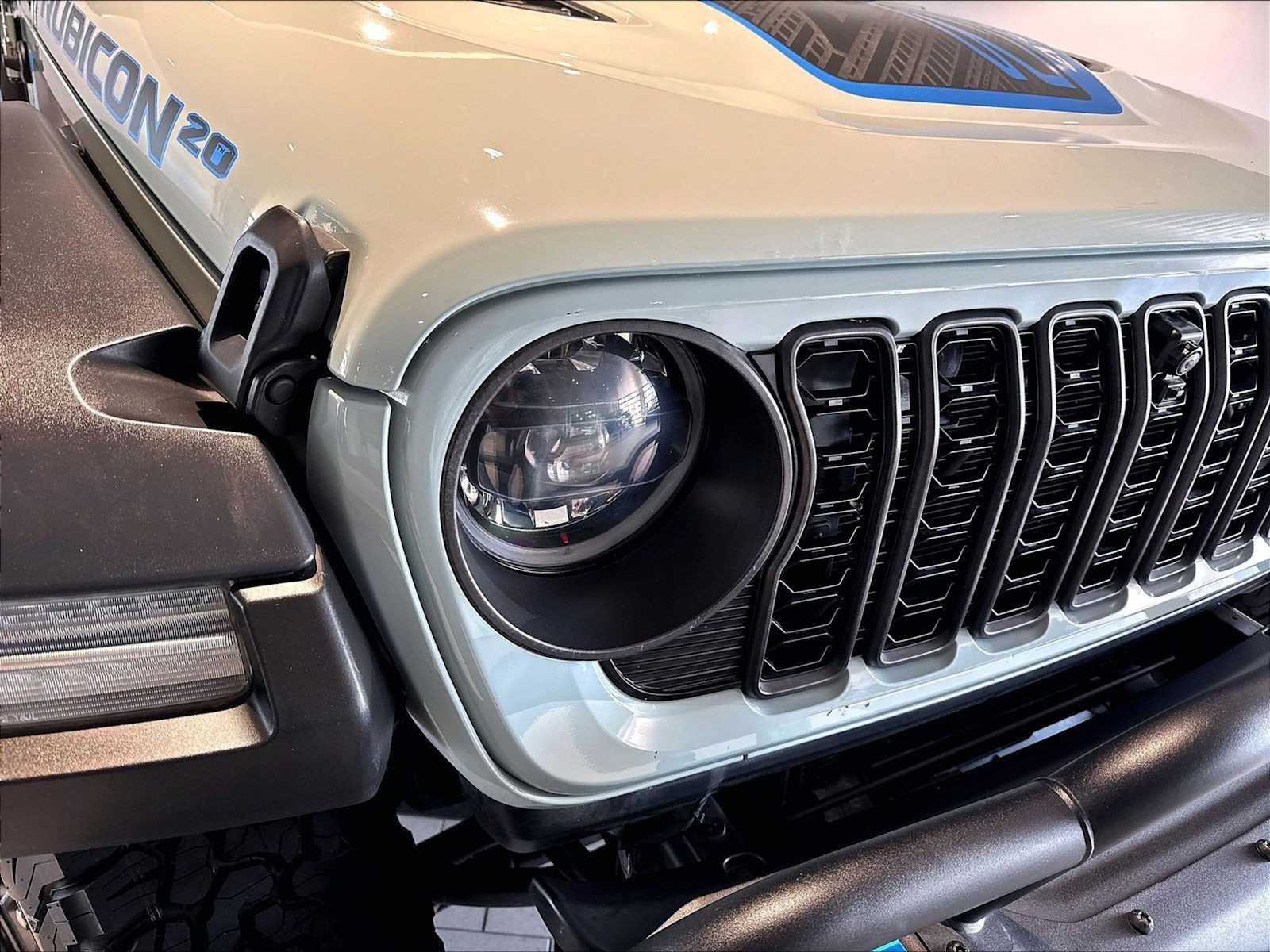 Used 2023 Jeep Wrangler Unlimited Rubicon 4xe AWD/4WD image 14