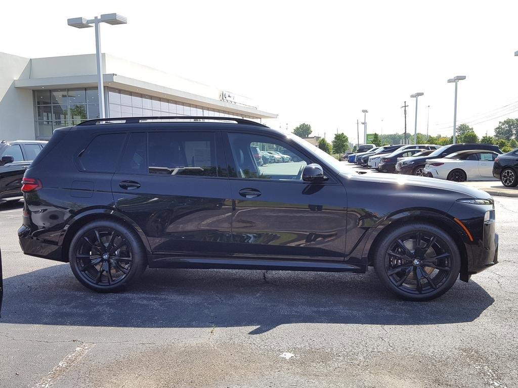 New 2026 BMW X7 M60i image 3