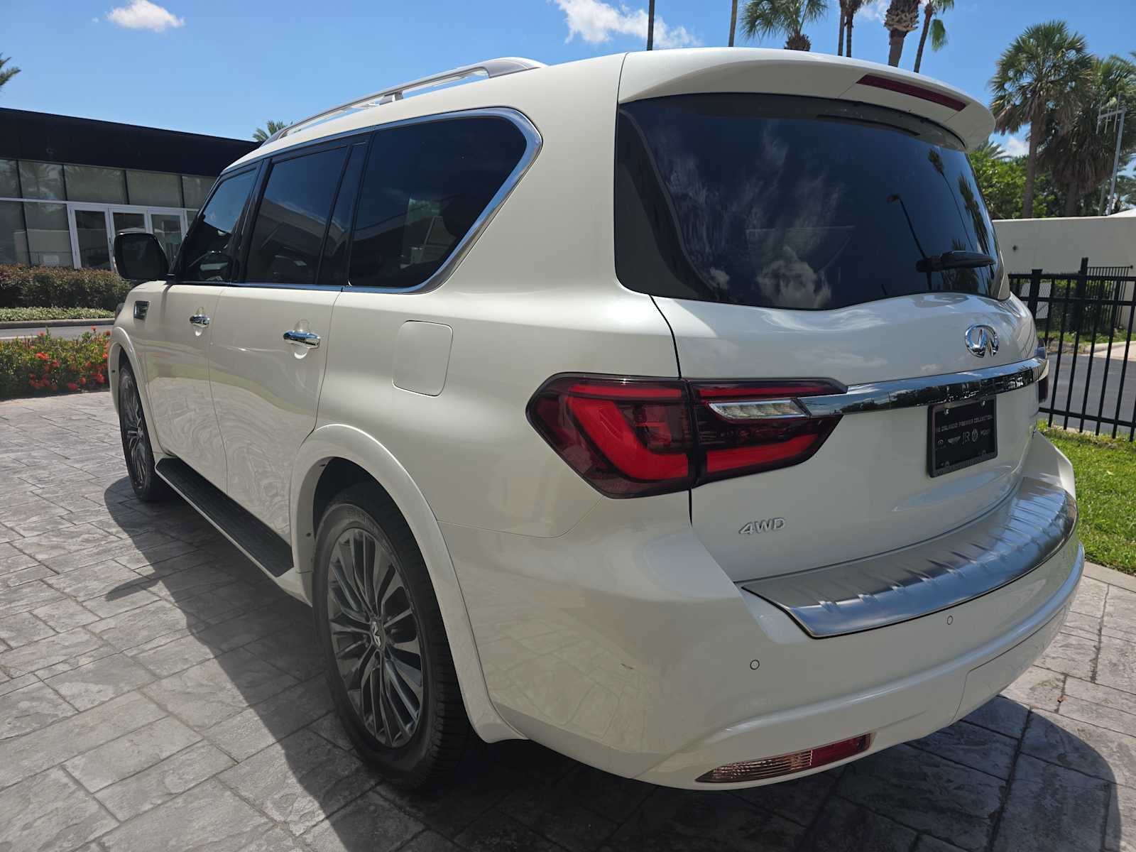 Certified 2024 INFINITI QX80 Premium Select w/ Cargo Package AWD/4WD image 7
