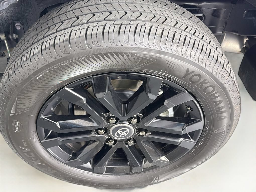 Used 2025 Toyota 4Runner Platinum AWD/4WD image 32