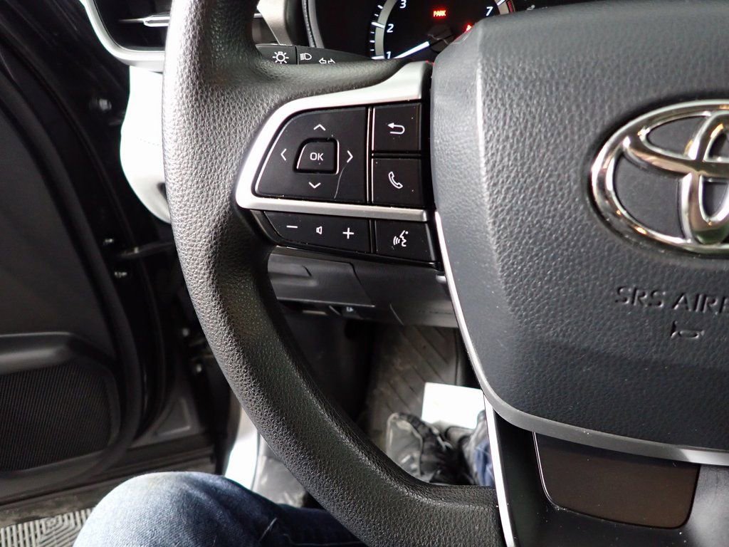 Used 2023 Toyota Highlander L image 24
