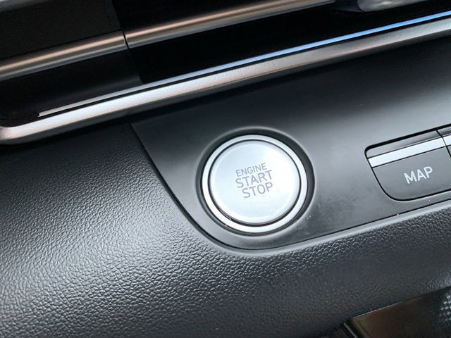 Used 2024 Hyundai Elantra Blue image 29