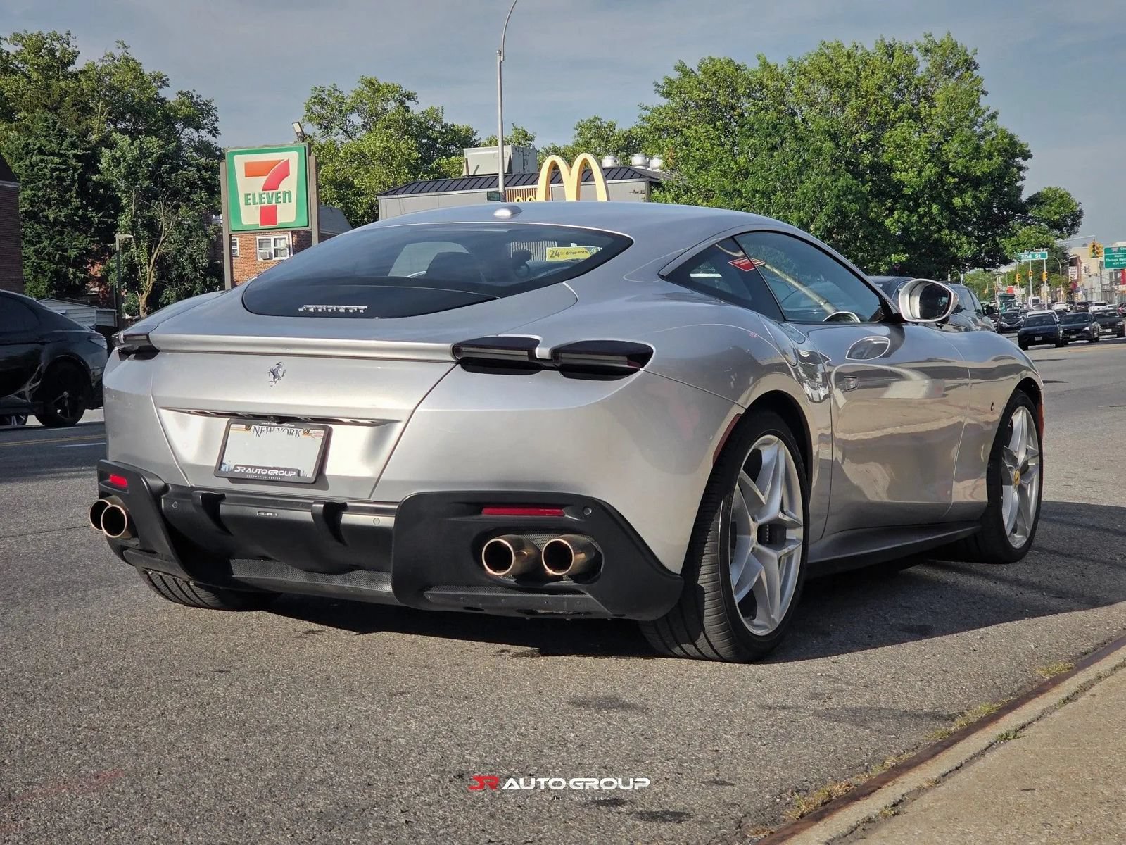 Used 2021 Ferrari Roma RWD image 5