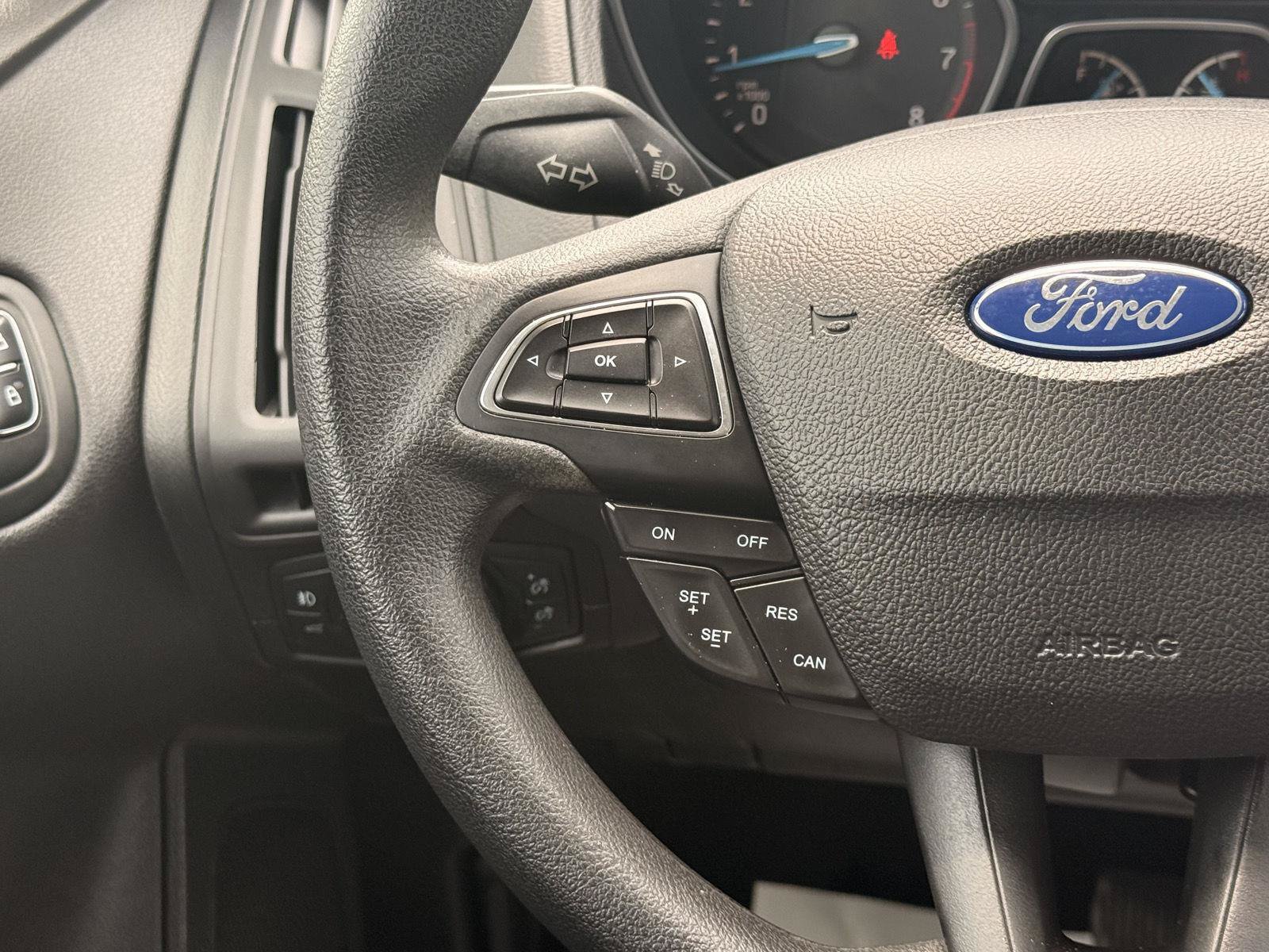 Used 2016 Ford Focus SE w/ SE Power Seat Package FWD image 23