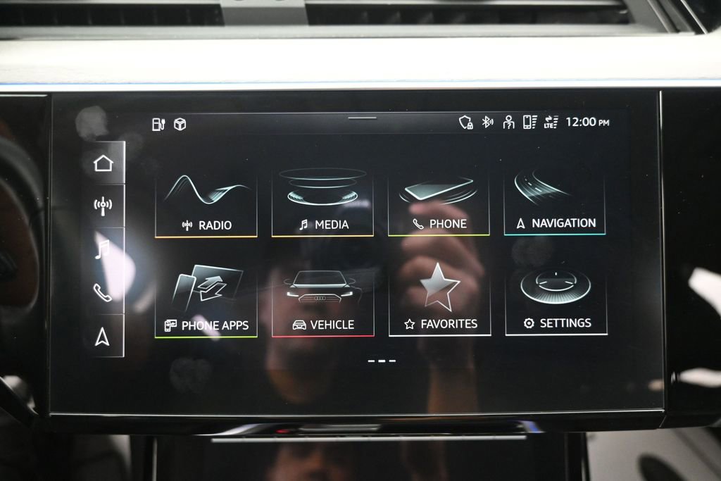 Used 2024 Audi Q8 e-tron Prestige w/ Prestige Package image 15