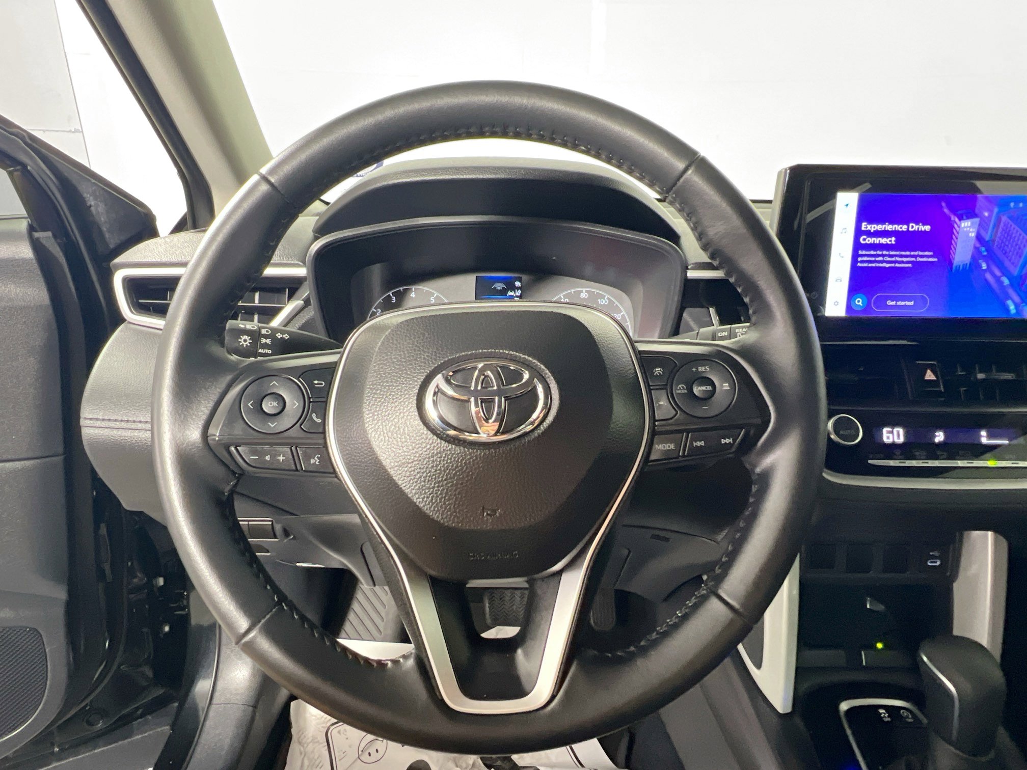 Used 2025 Toyota Corolla Cross LE image 17