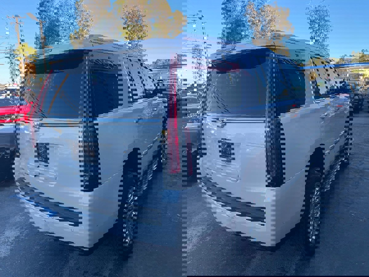 Used 2017 Cadillac Escalade 2WD image 4