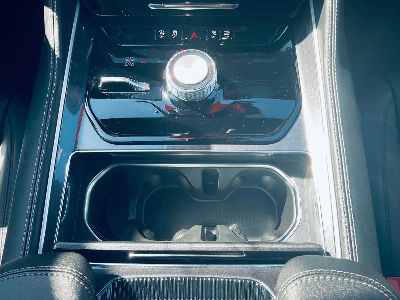 Used 2024 Jeep Wagoneer 4WD image 45