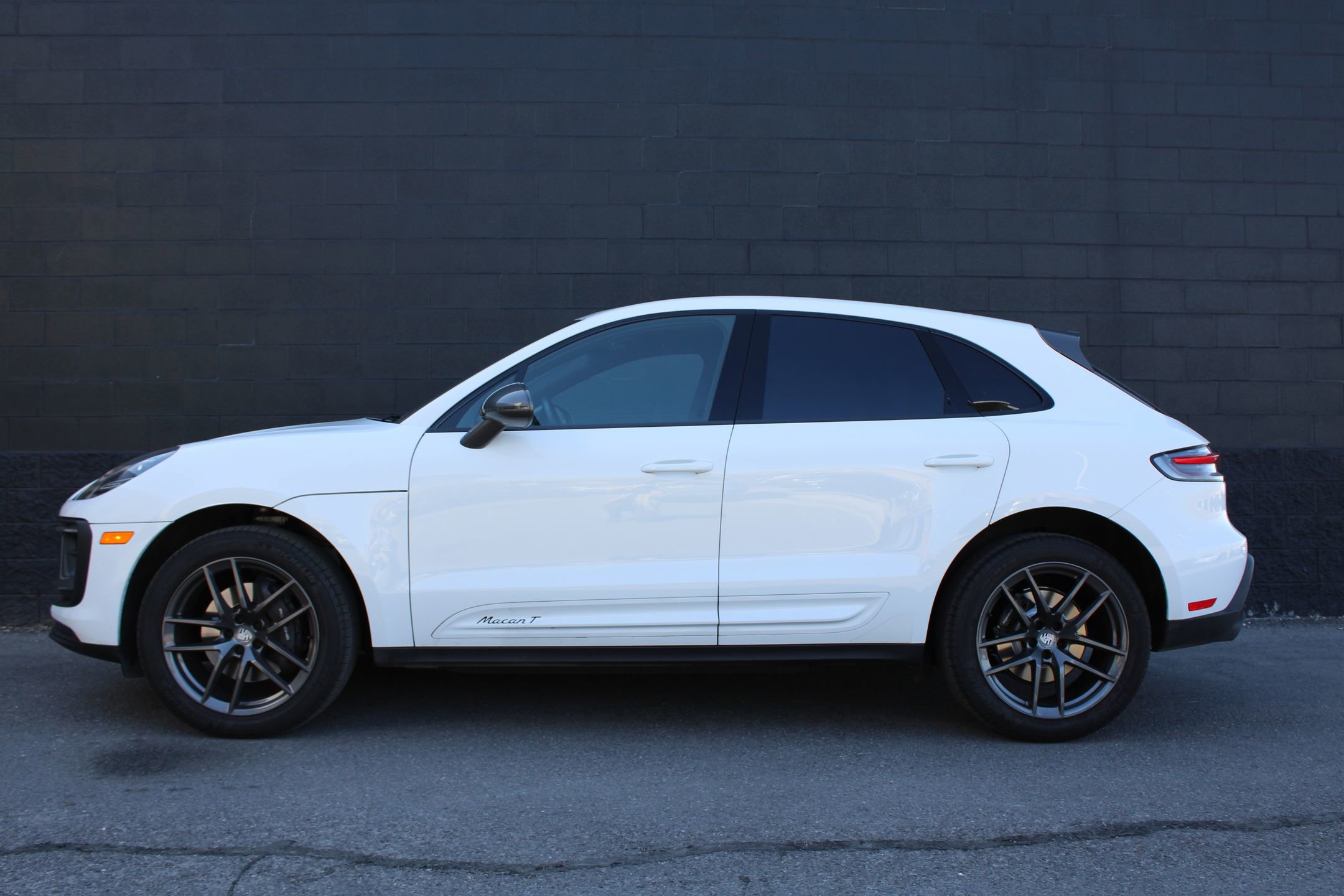 Used 2023 Porsche Macan Turbo image 2