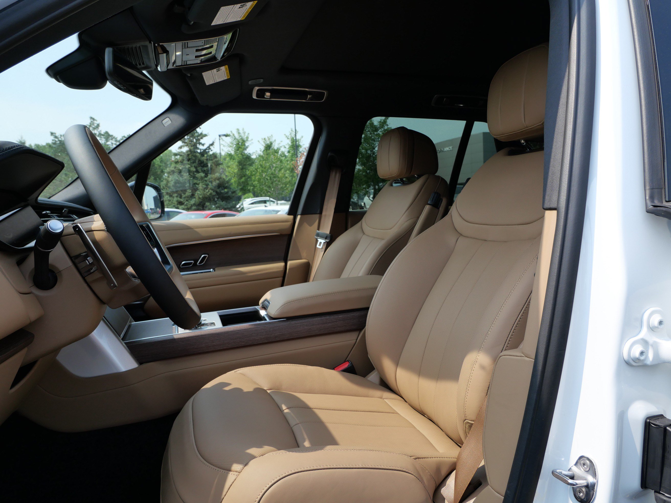 New 2026 Land Rover Range Rover SE AWD/4WD image 3