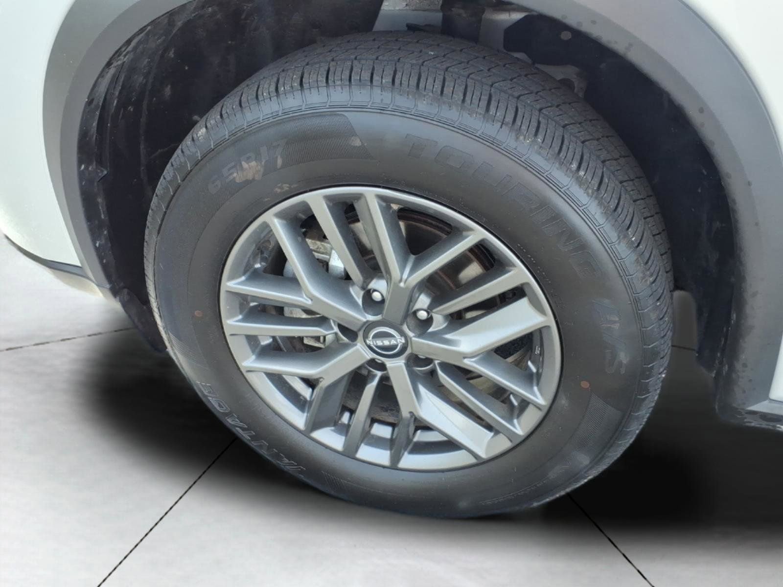 Used 2024 Nissan Rogue S FWD image 19