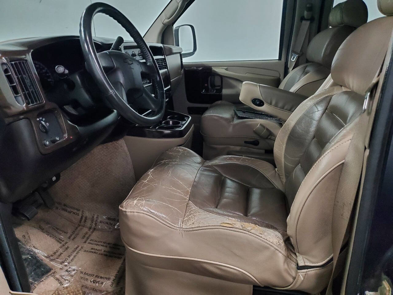 Used 2006 Chevrolet Express 1500 w/ Preferred Equipment Group RWD image 9