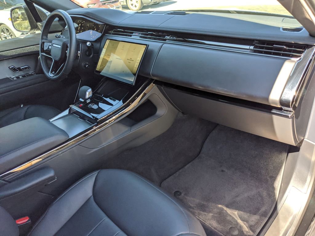 Used 2024 Land Rover Range Rover Sport Dynamic SE image 17