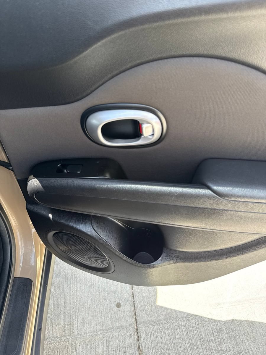 Used 2015 Kia Soul FWD image 21