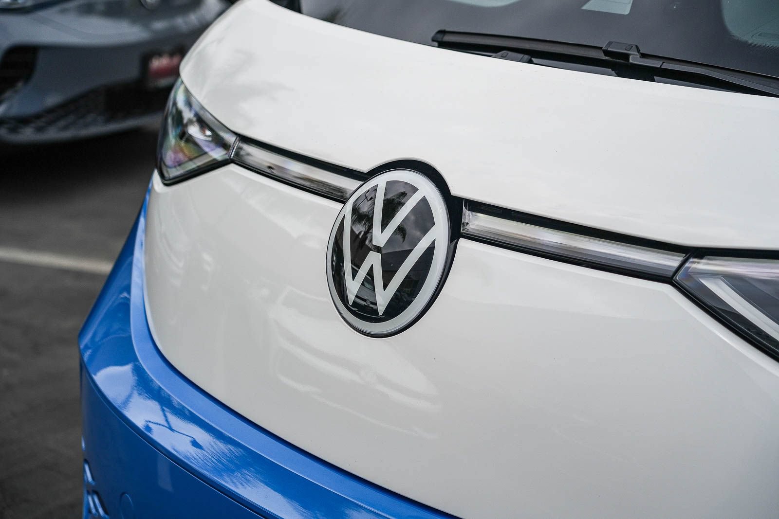 Certified 2025 Volkswagen ID. Buzz 1st Edition RWD image 4