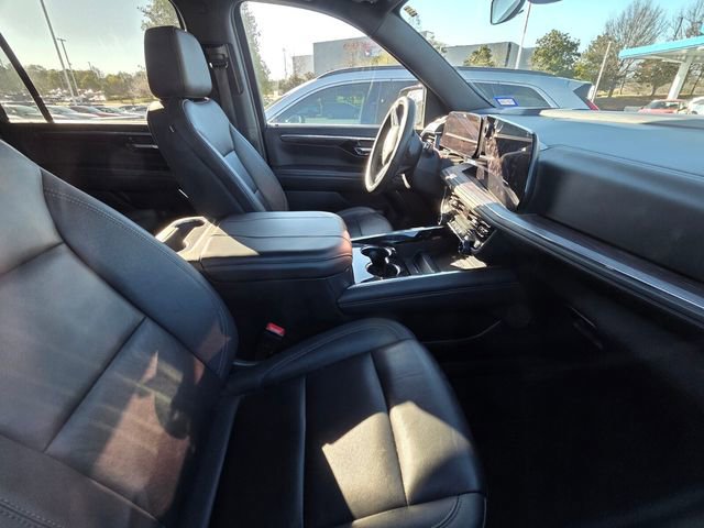 Used 2025 Chevrolet Suburban LT image 10