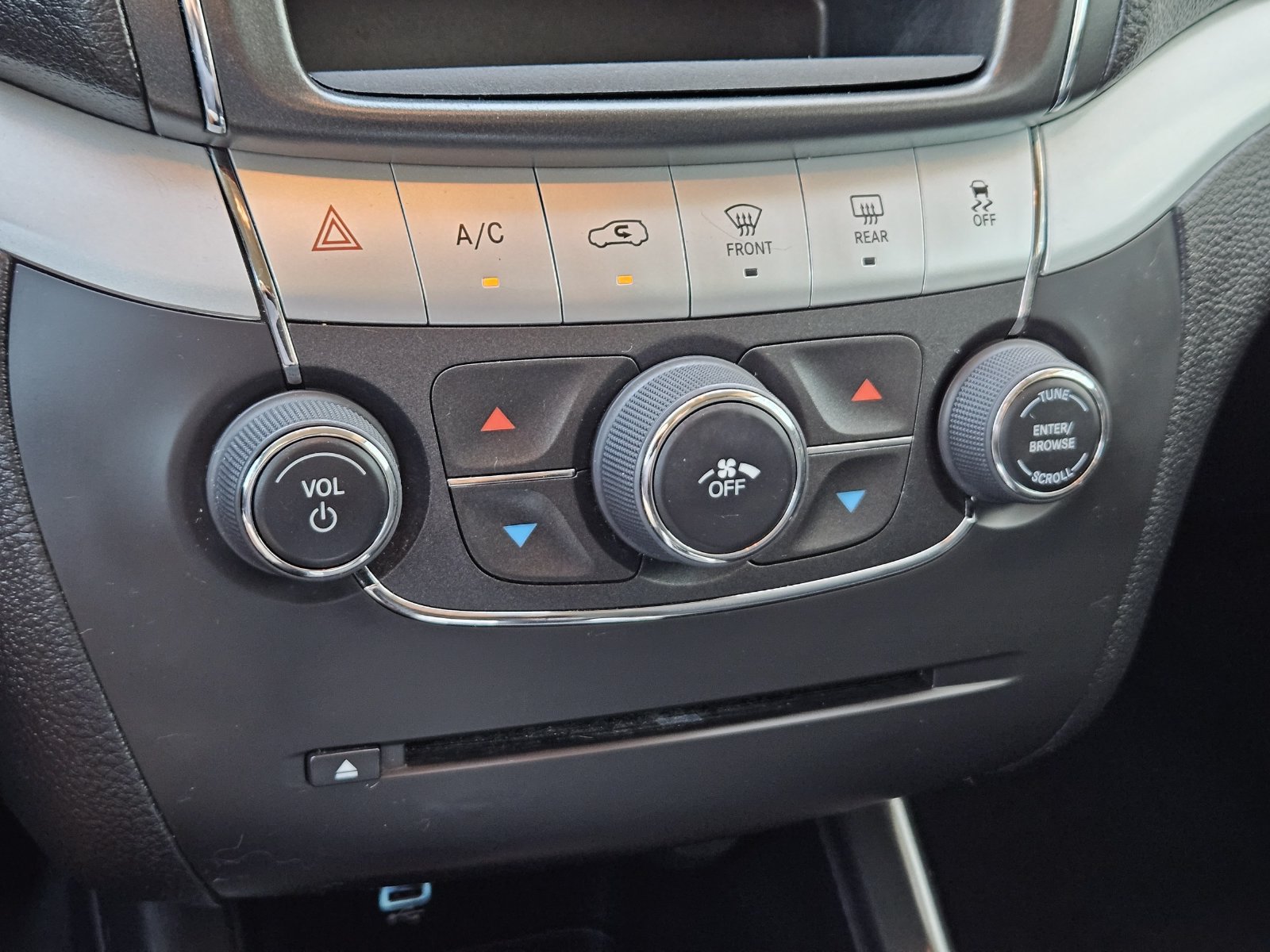 Used 2019 Dodge Journey SE w/ Connectivity Group FWD image 21